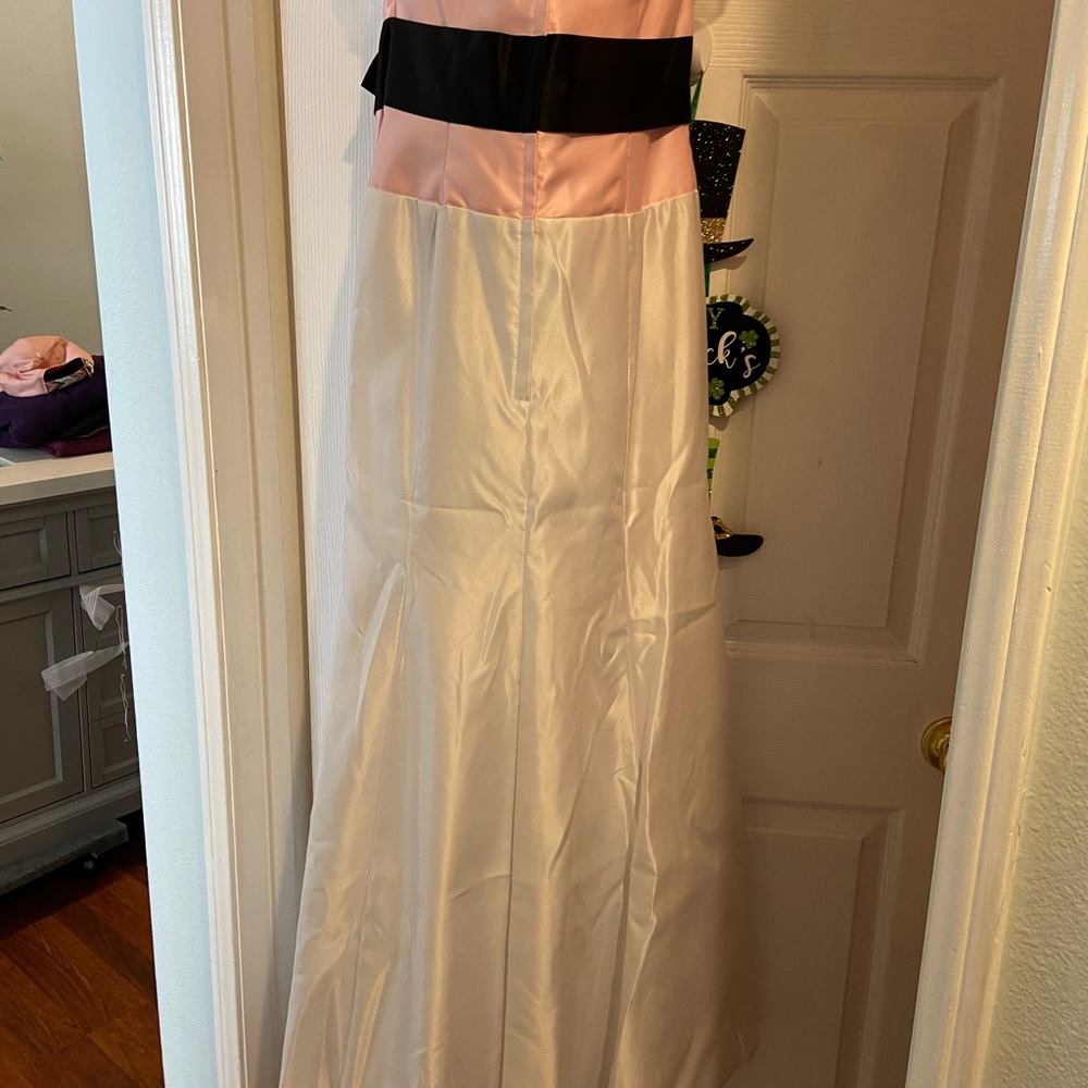 Beautiful floor length strapless gown. Never worn